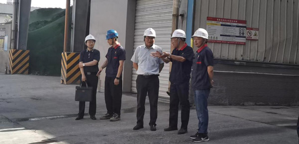 集團公司黨委委員、股份公司黨委書記、總經(jīng)理蔣培進到建材公司調(diào)...
