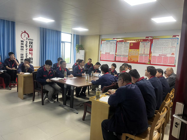 王伍升到建材研究室、建材公司調(diào)研